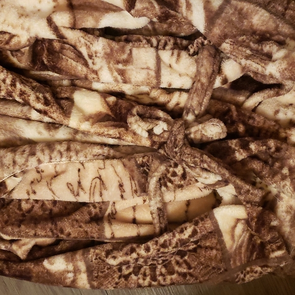 NWOT super soft bathrobe - Picture 2 of 4